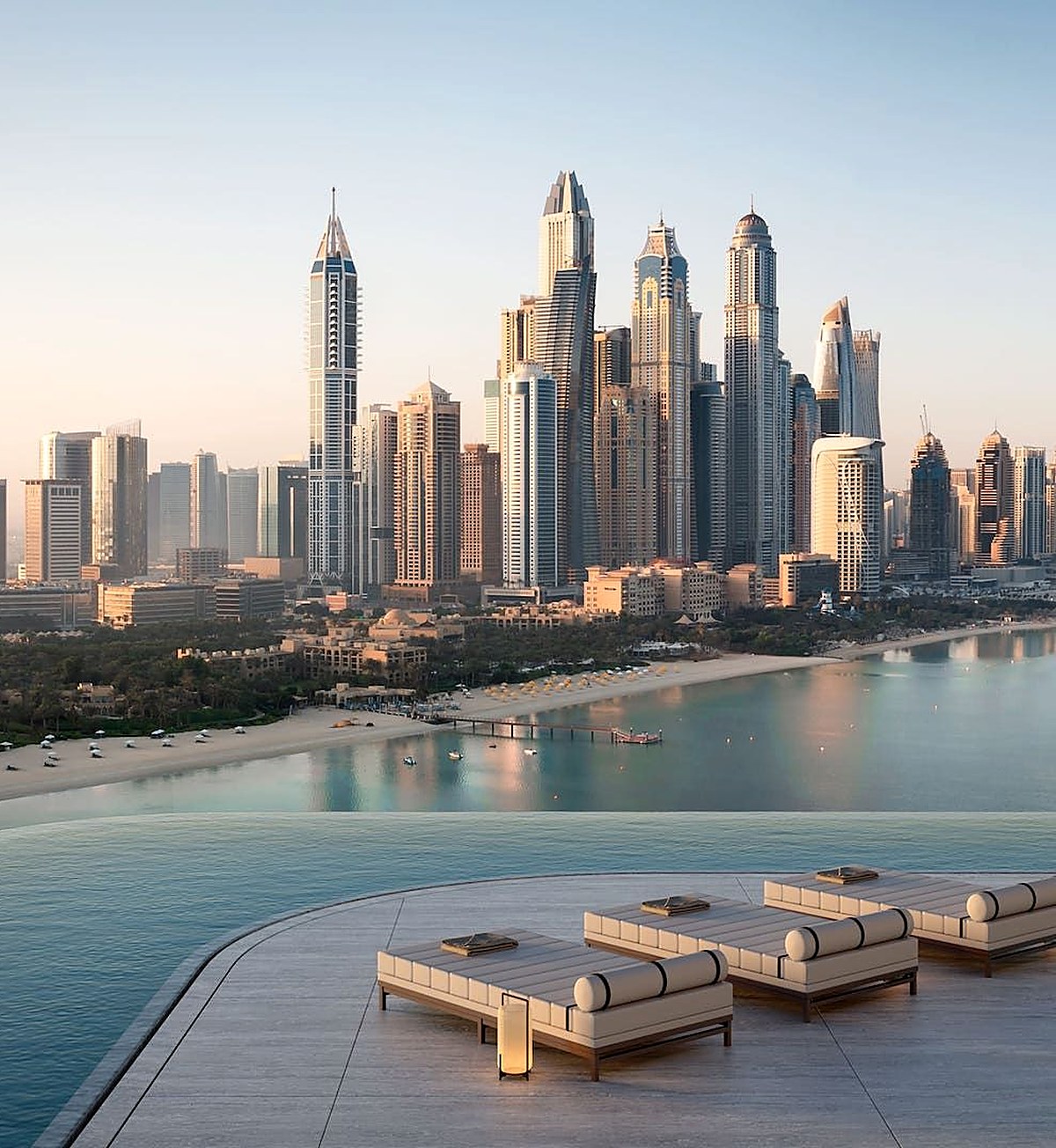 Terrasse avec piscine à débordement face à la mer à Dubaï